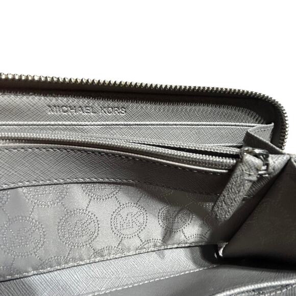 Michael Kors Jet Set Travel crocodile-embossed leather wallet - Picture 5 of 5